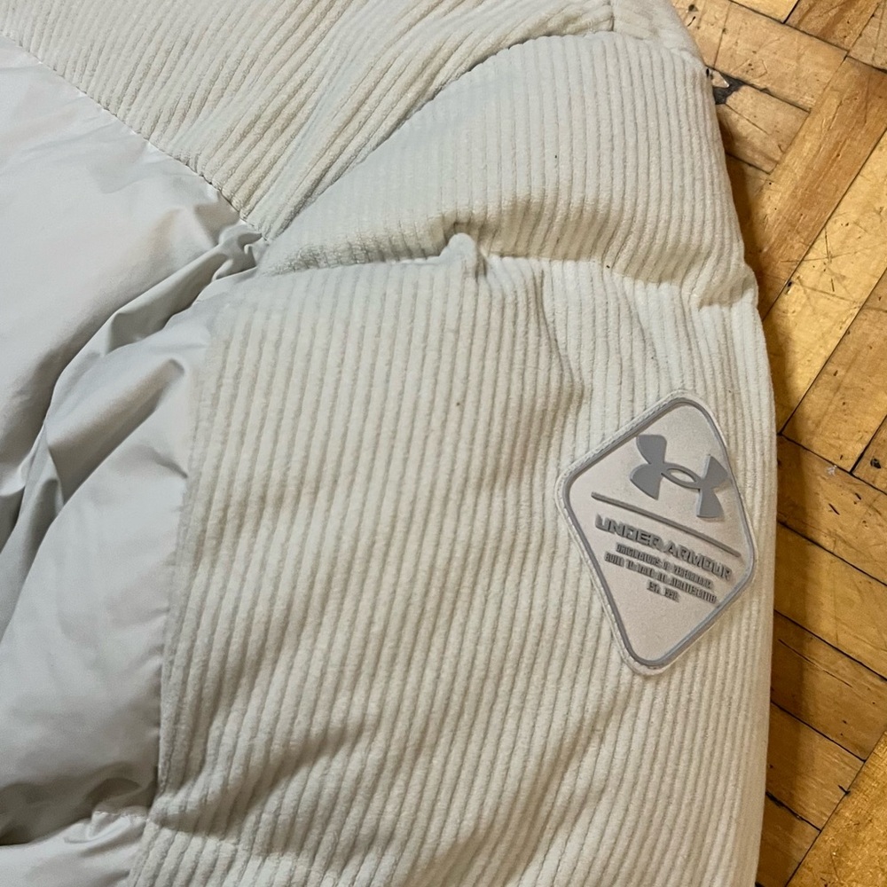 Under Armour Cream White Puffer Jacket - Picture 3 of 5